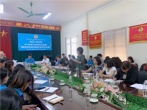 Đại diện BCH Công đoàn trường Tiểu học Trung Thành tham gia Hội nghị lấy ý kiến góp ý vào Dự thảo các văn kiện trình Đại hội đại biểu toàn quốc lần thứ XIII của Đảng